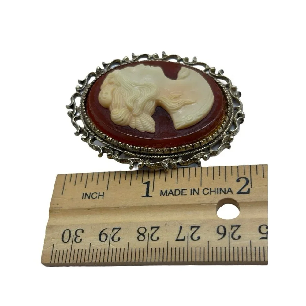 Vintage Cameo Brooch Pin‎ Signed JJ Jonette Gold Tone Resin Open Work Filigree